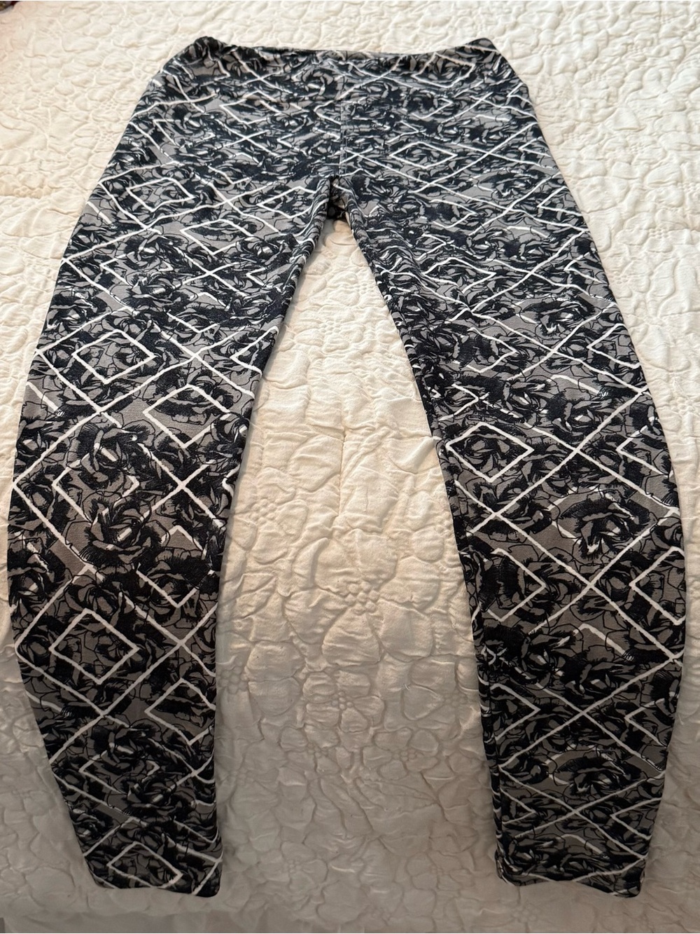 LuLaRoe Women's Black Gray White Patterned Leggings